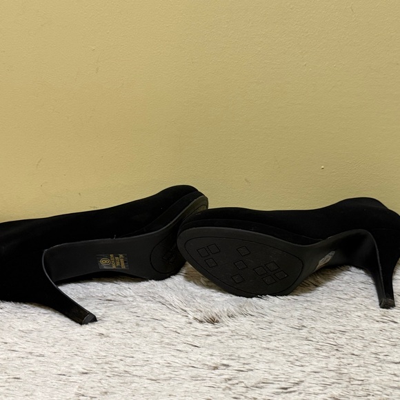 City Classified Classic Dress Pumps - Picture 4 of 4